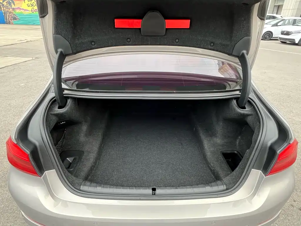 BMW 5 Series 2018 — фото 17