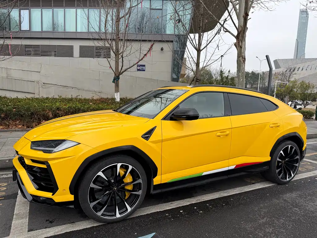 Lamborghini Urus 2019 — фото 1