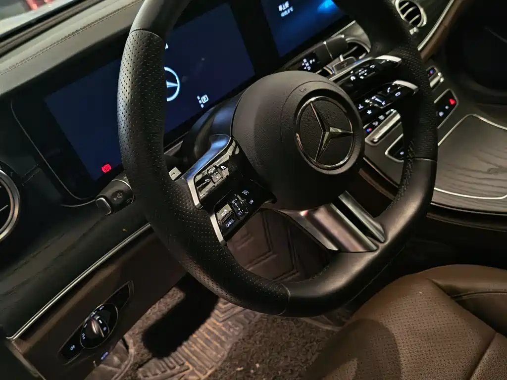 Mercedes-Benz E-Class 2023 — фото 9