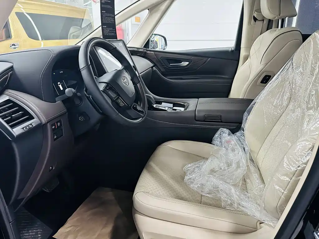 Toyota Alphard — фото 4