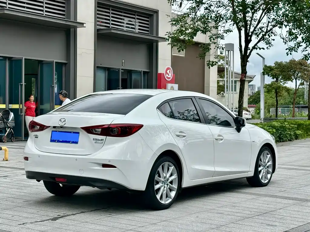 Mazda 3 Axela 2018 — фото 6