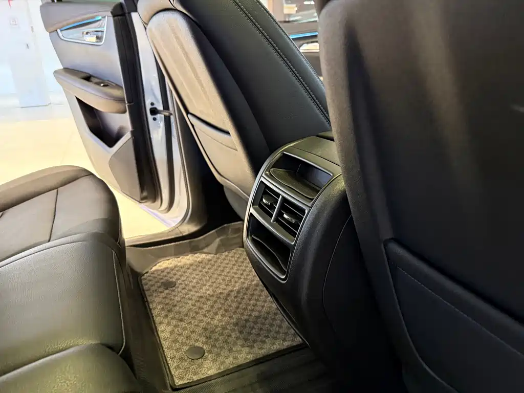 Cadillac XT5 2022 — фото 14