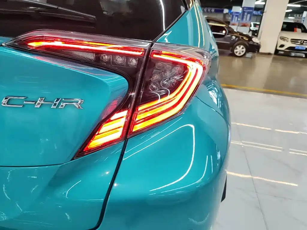 Toyota C-HR 2019 — фото 8
