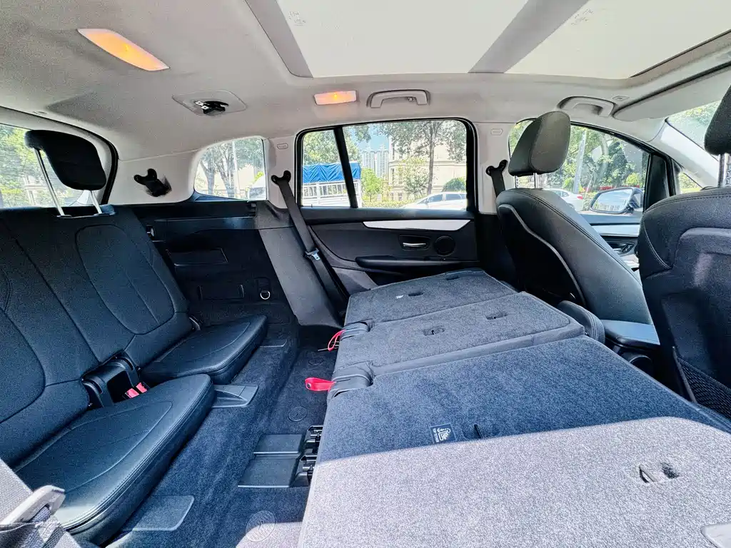 BMW 2 Series Wagon 2018 — фото 19