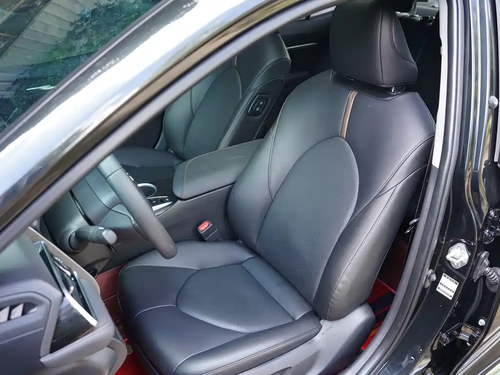 Toyota Camry 2023 — фото 23