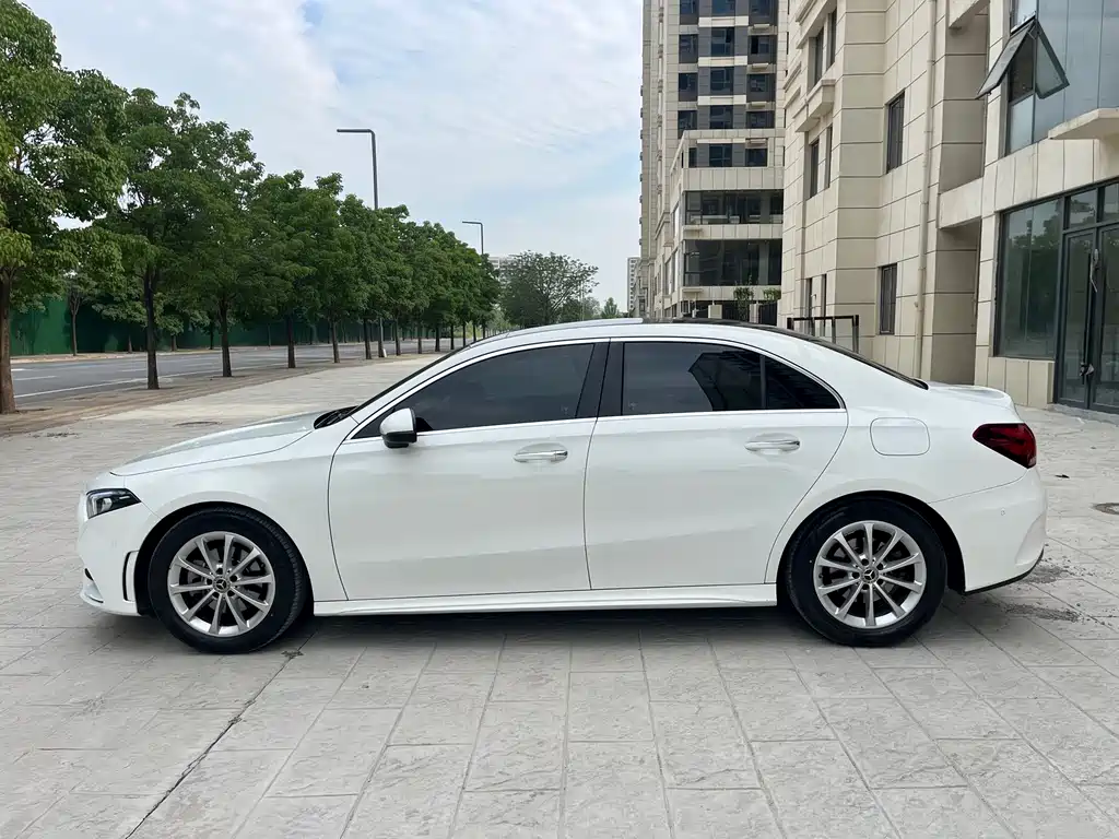 Mercedes-Benz A-Class 2020 — фото 10