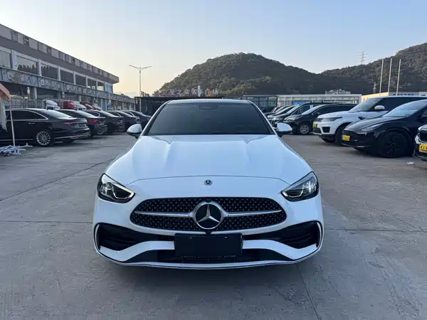 Mercedes-Benz C-Class 2024
