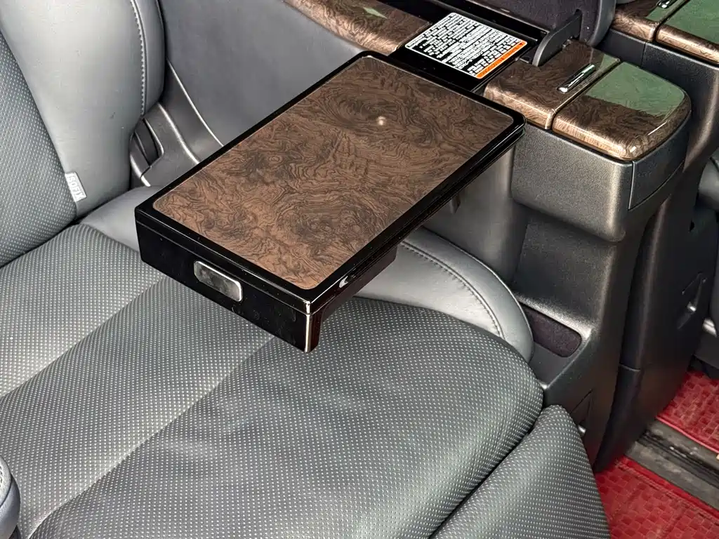 Toyota Vellfire 2023 — фото 16