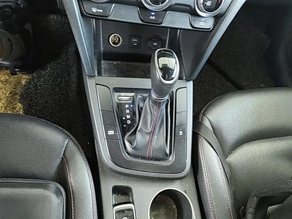 Hyundai Elantra 2019 — фото 14