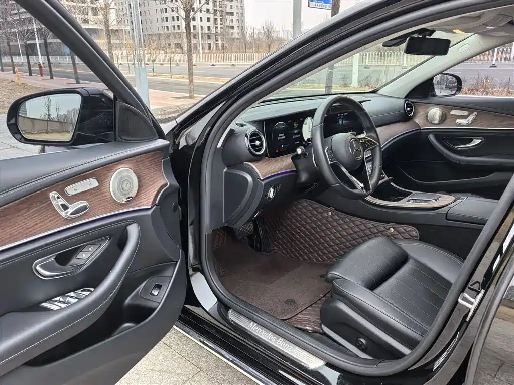 Mercedes-Benz E-Class 2022 — фото 16
