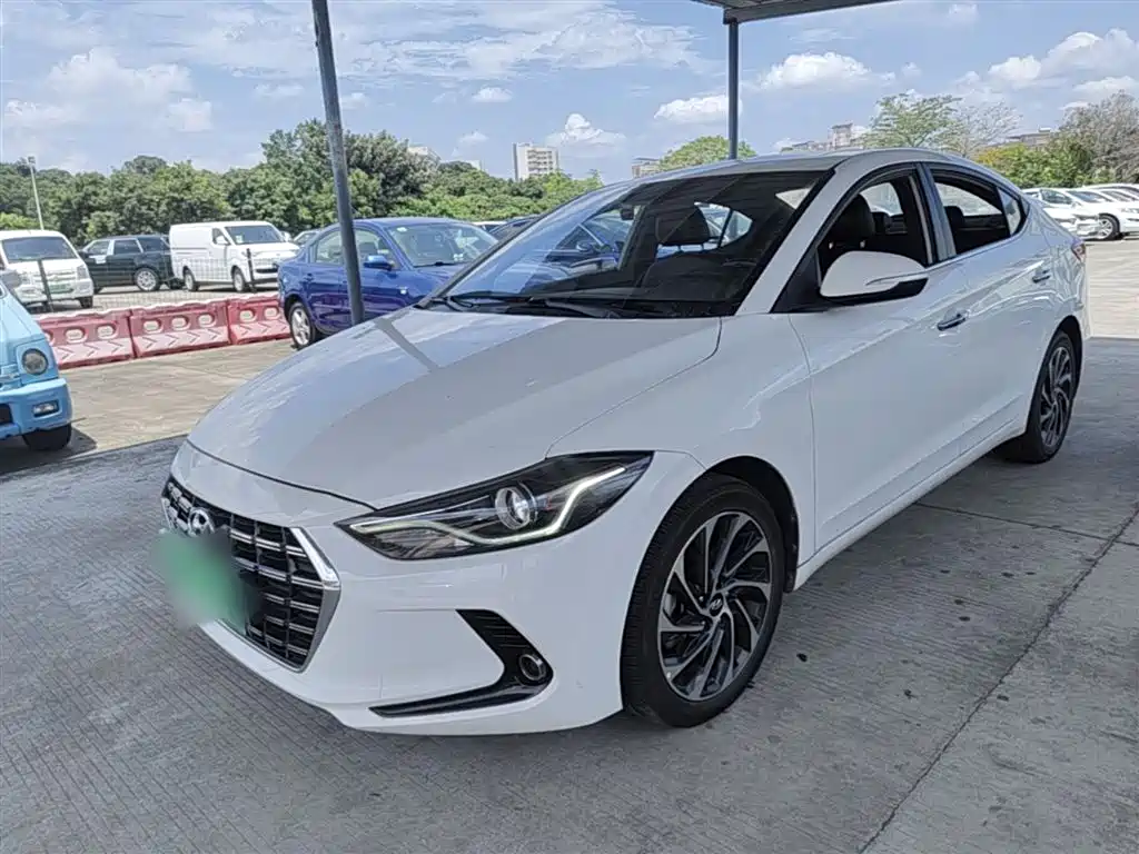 Hyundai Elantra 2019 — фото 1