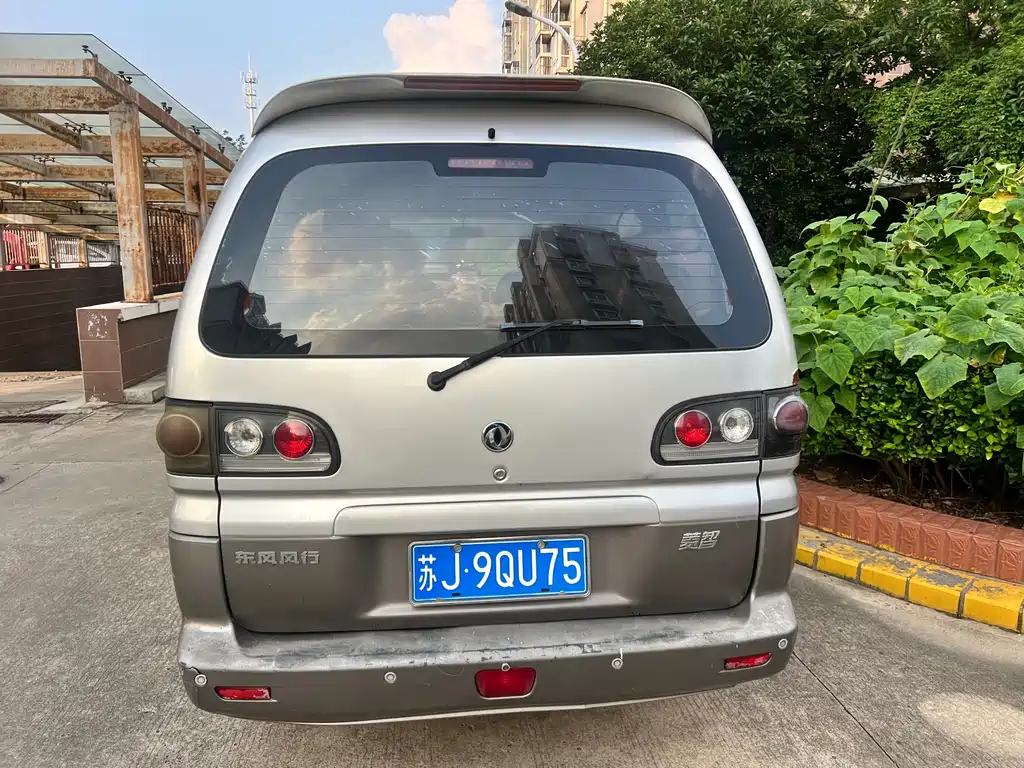 Dongfeng Lingzhi 2013