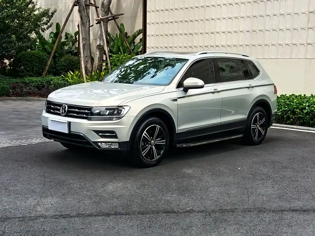 Volkswagen Tiguan L 2020 — фото 1