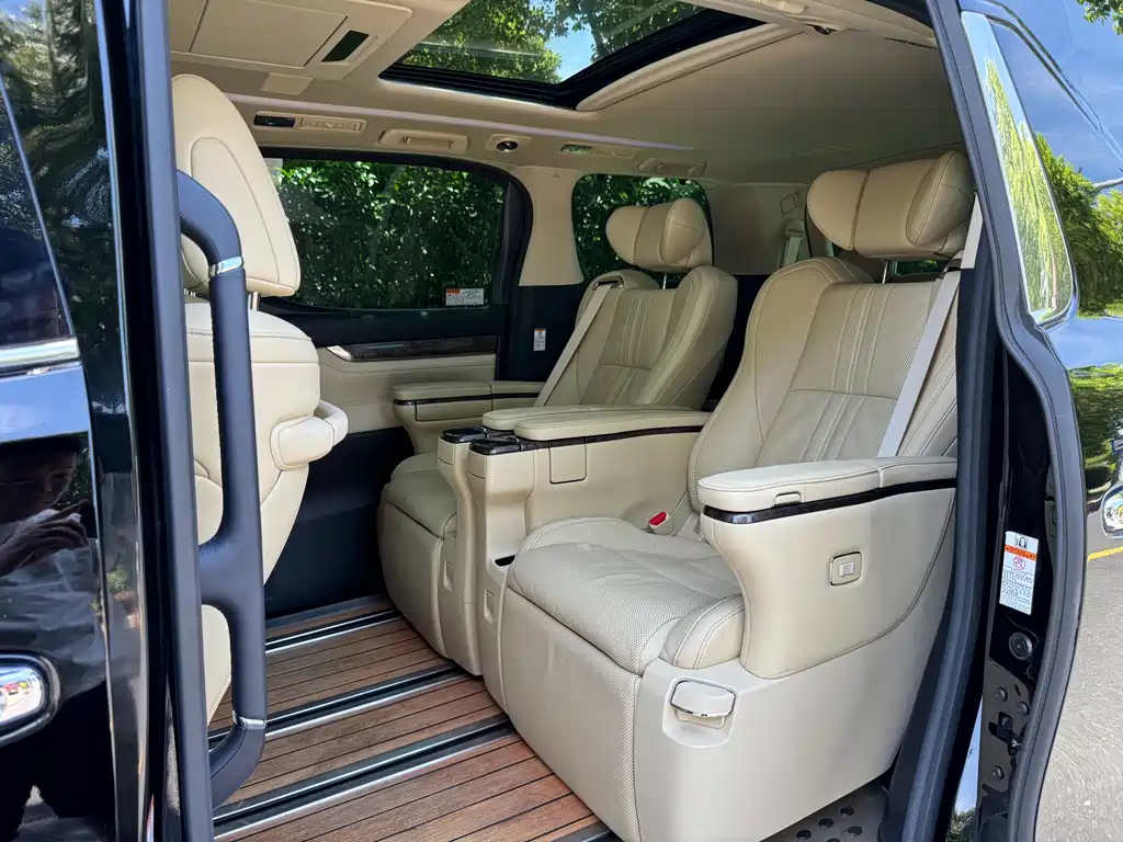 Toyota Vellfire 2021 — фото 16