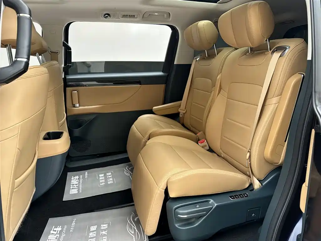 GAC Motor E8 PHEV 2024 — фото 21