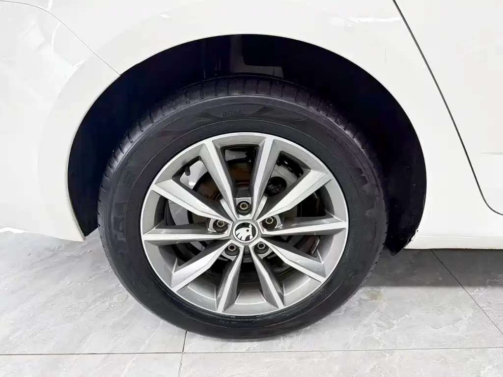 Skoda Octavia 2022 — фото 21