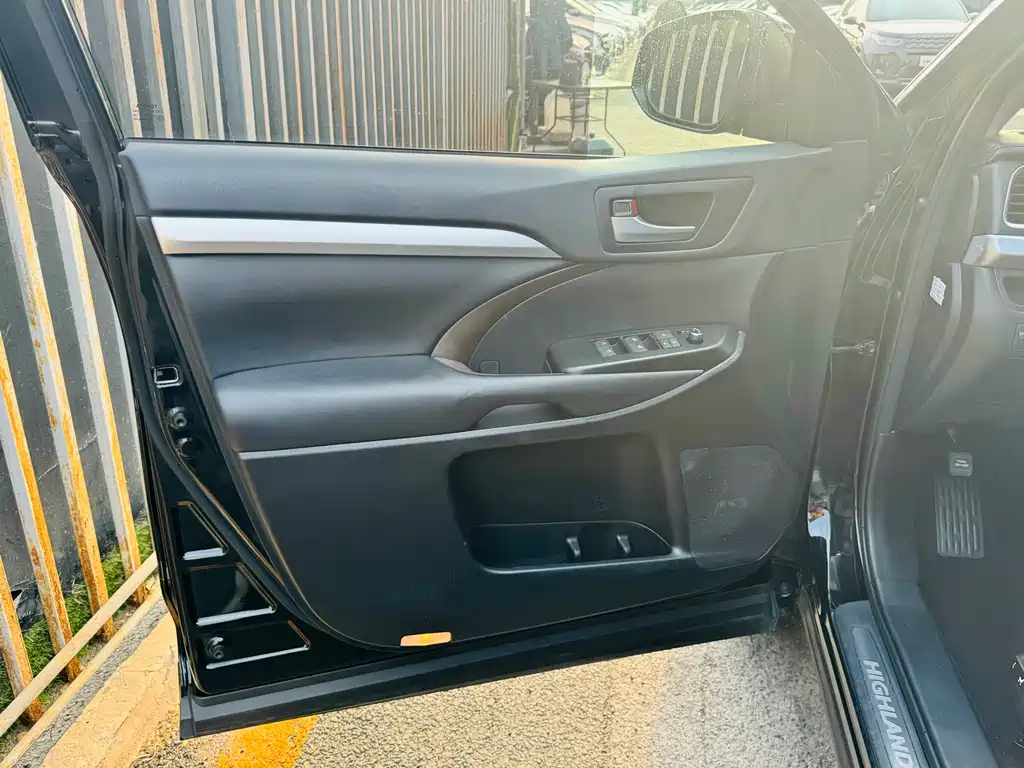 Toyota Highlander 2018 — фото 10
