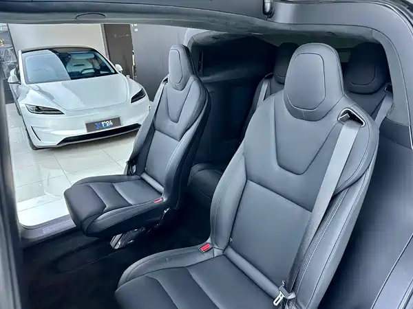 Tesla Model X 2023