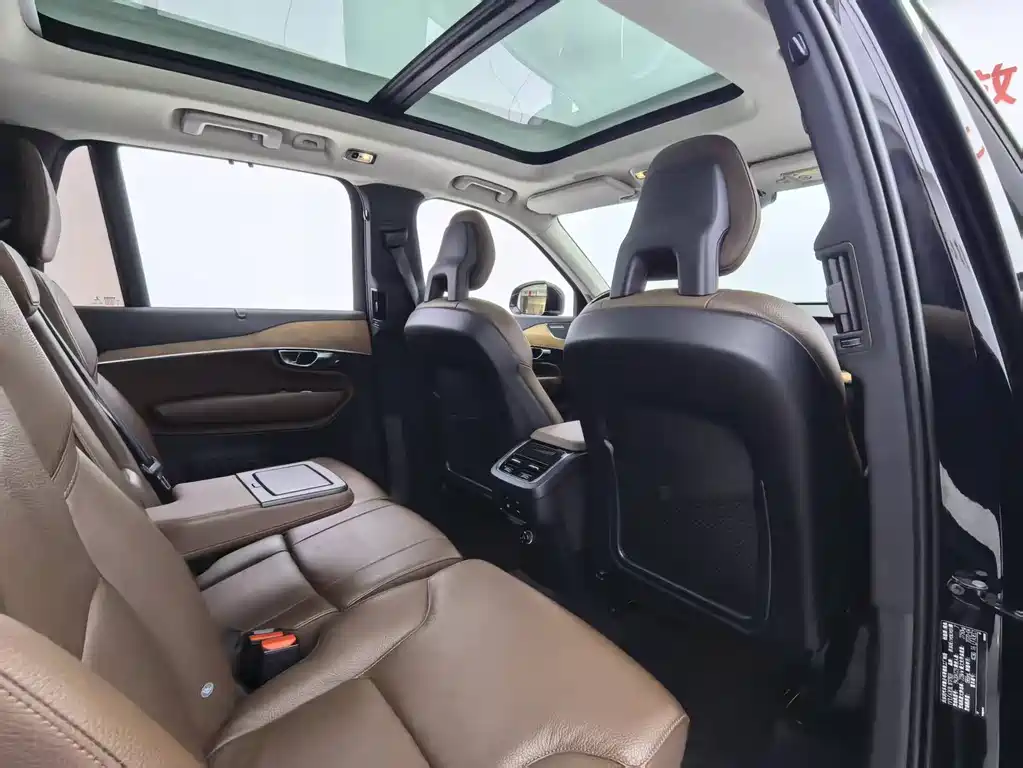 Volvo XC90 2020 — фото 10