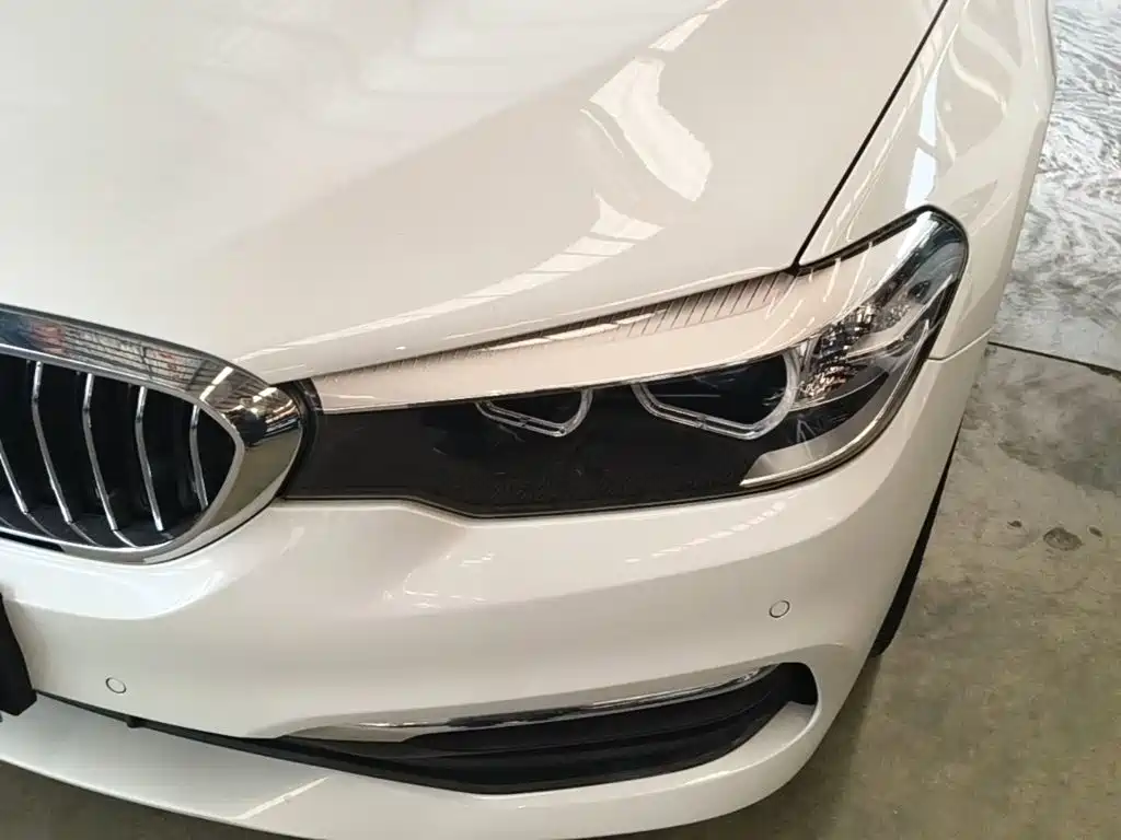 BMW 5 Series 2017 — фото 24