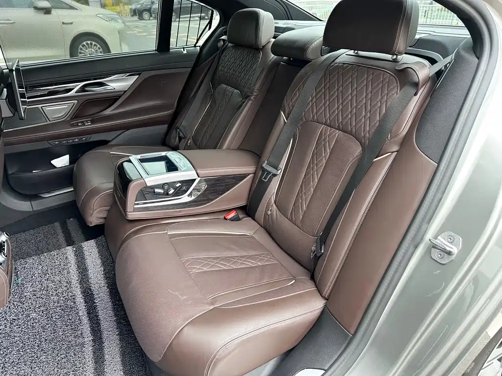 BMW 7 Series 2020 — фото 12