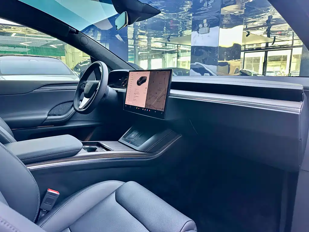 Tesla Model X 2023 — фото 10
