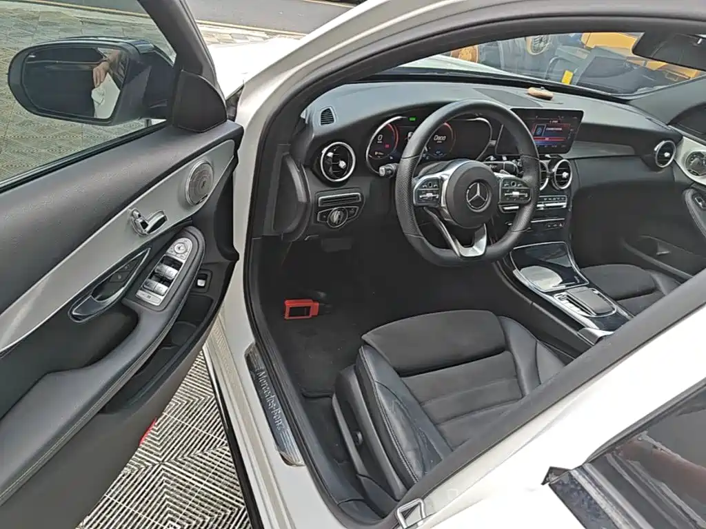 Mercedes-Benz C-Class 2019 — фото 16