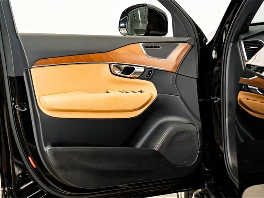 Volvo XC90 2018 — фото 20