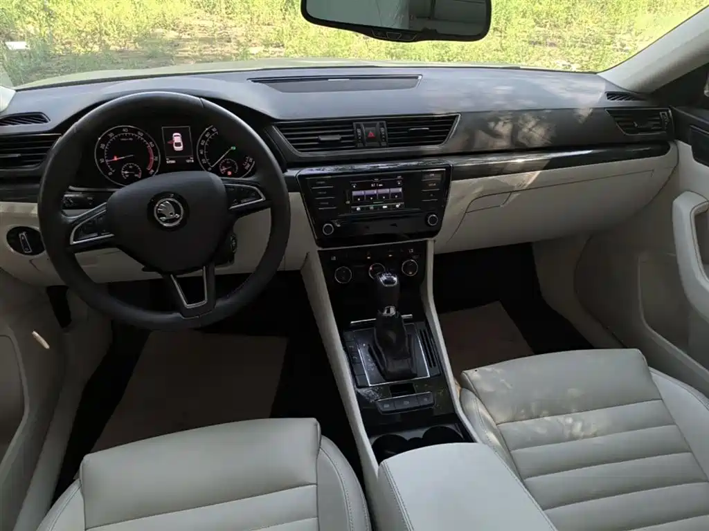Skoda Superb 2017 — фото 10