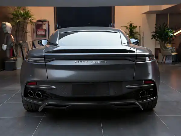 Aston Martin DBS 2019