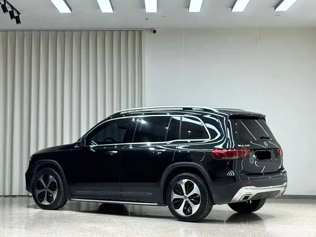 Mercedes-Benz GLB 2023
