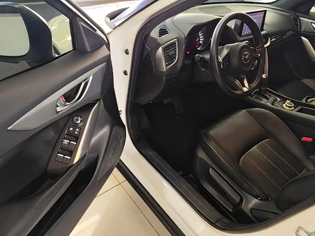 Mazda CX-4 2019 — фото 16