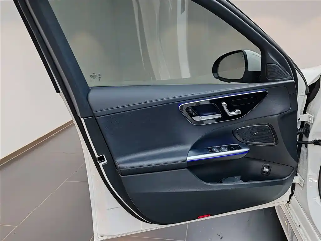 Mercedes-Benz C-Class 2024 — фото 12