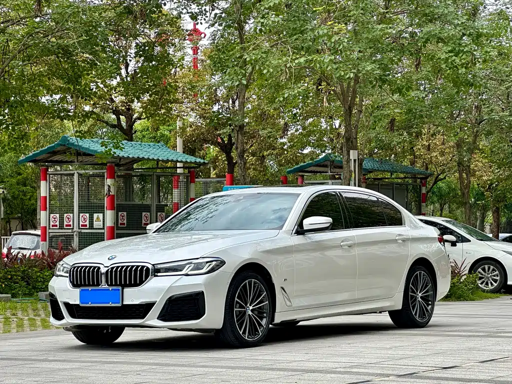 BMW 5 Series 2024 — фото 1