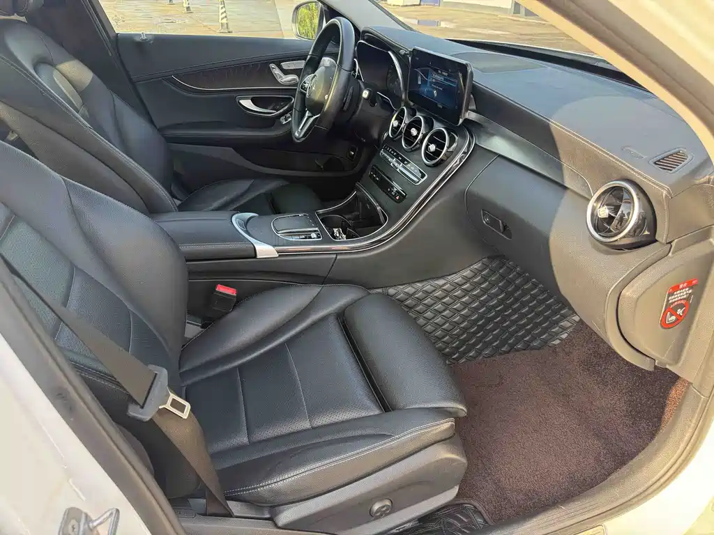 Mercedes-Benz C-Class 2019 — фото 31