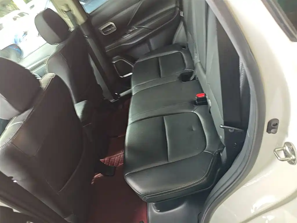 Mitsubishi Outlander 2018 — фото 17
