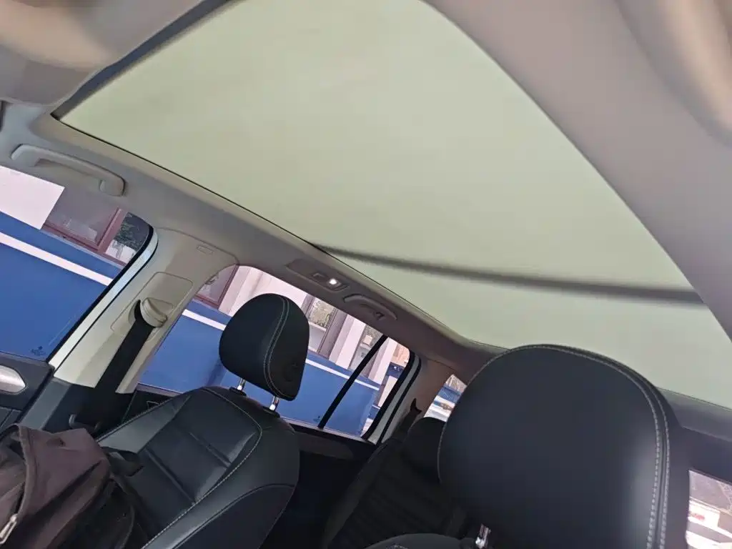 Volkswagen Touran 2018 — фото 14