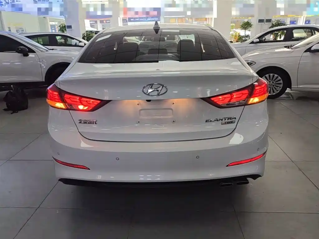 Hyundai Elantra 2019 — фото 6