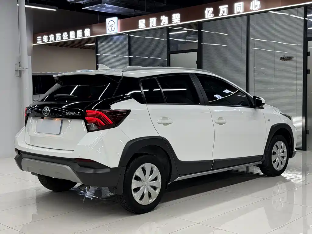 Toyota Yaris L 2022 — фото 21