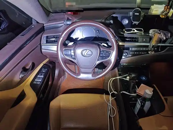 Lexus ES 2019