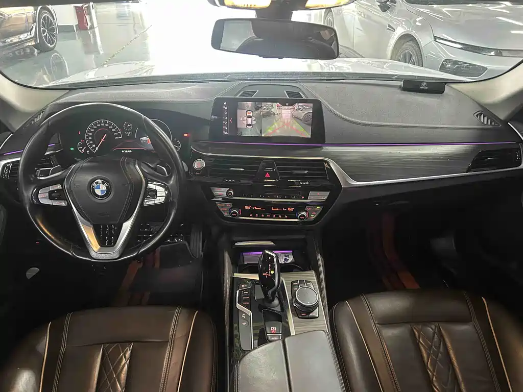 BMW 5 Series 2019 — фото 9