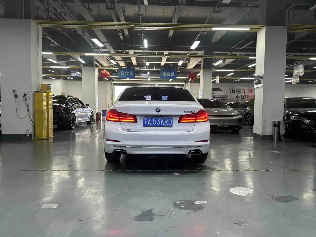 BMW 5 Series 2019 — фото 12
