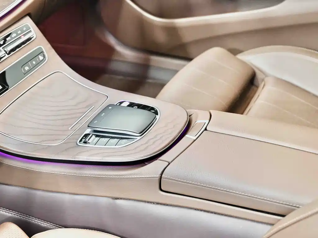 Mercedes-Benz E-Class 2022 — фото 28