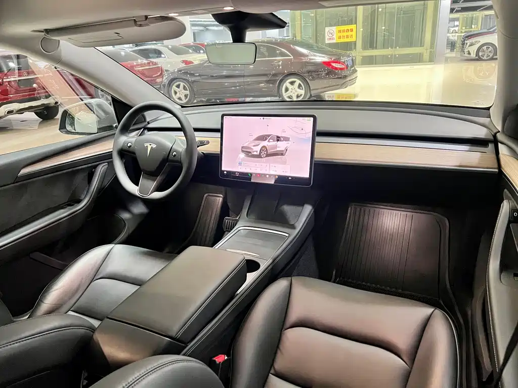 Tesla Model Y 2022 — фото 10