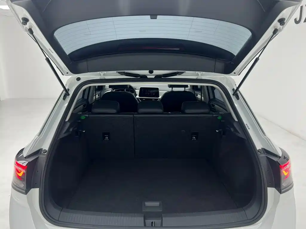 Volkswagen T-Roc 2023 — фото 14