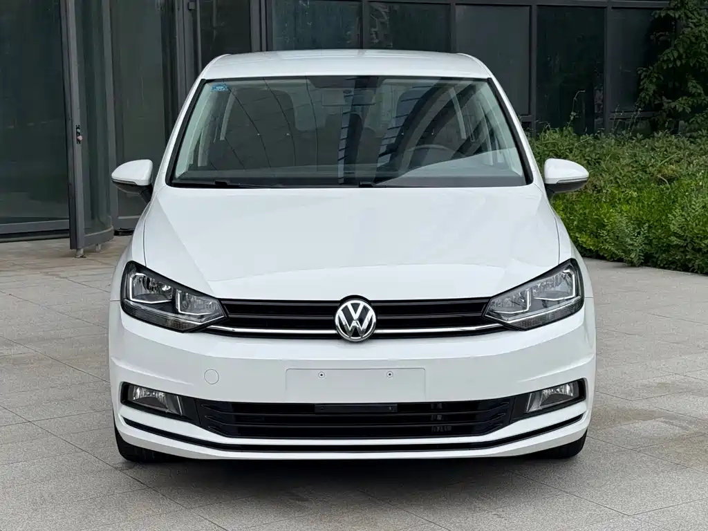 Volkswagen Touran 2017 — фото 2