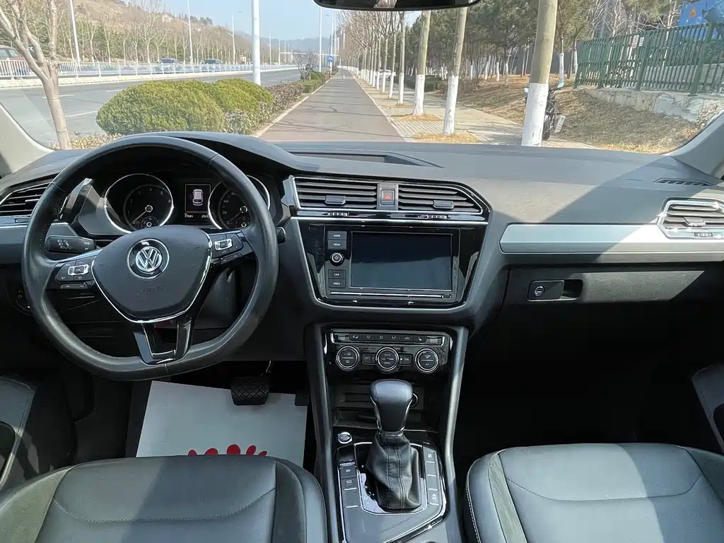 Volkswagen Tiguan L 2018 — фото 10