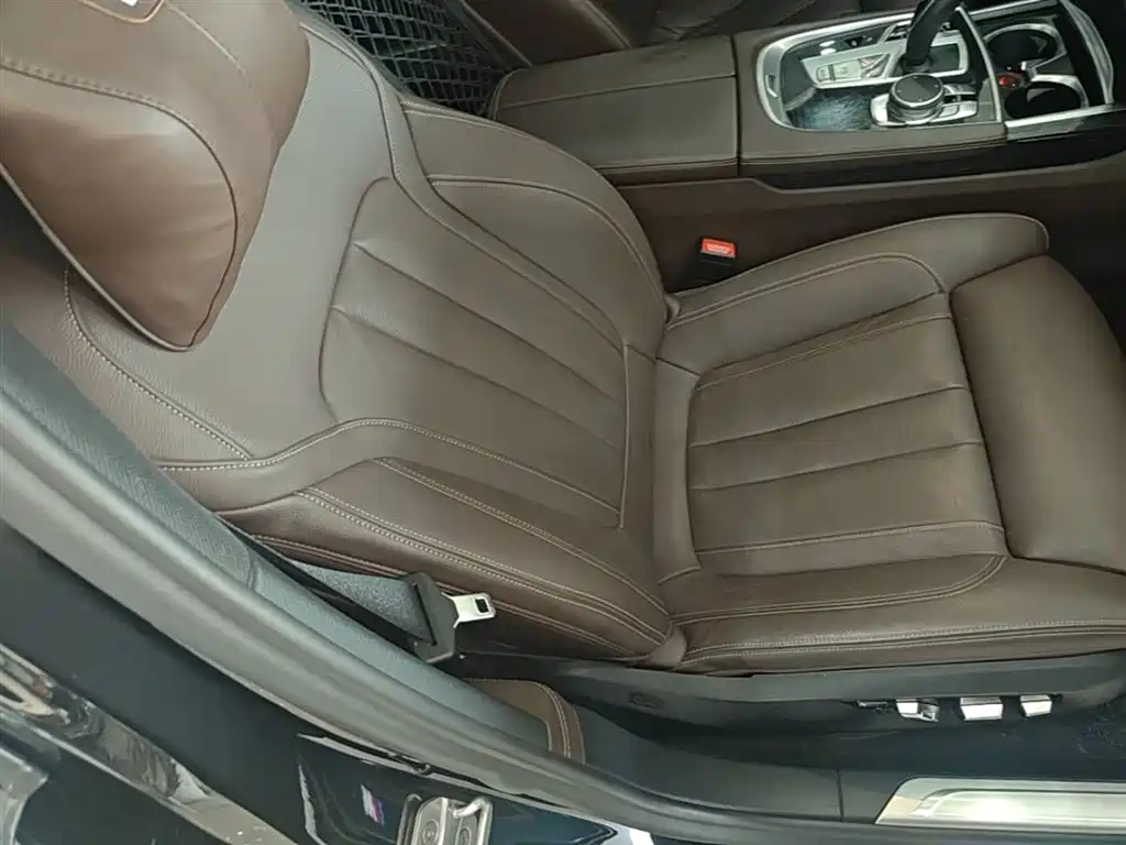 BMW 7 Series 2018 — фото 25