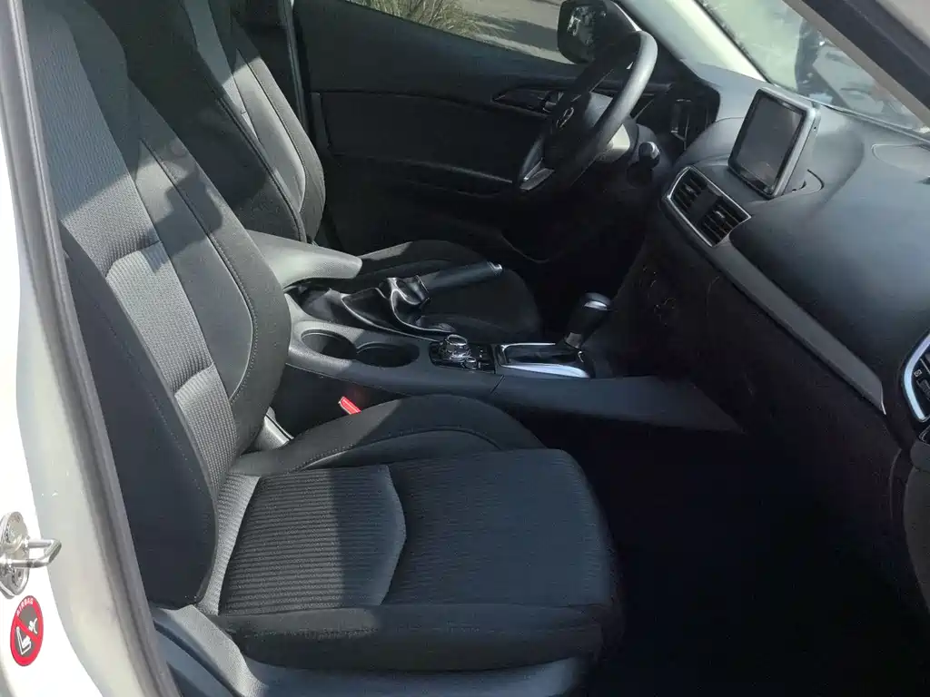 Mazda 3 Axela 2016 — фото 17