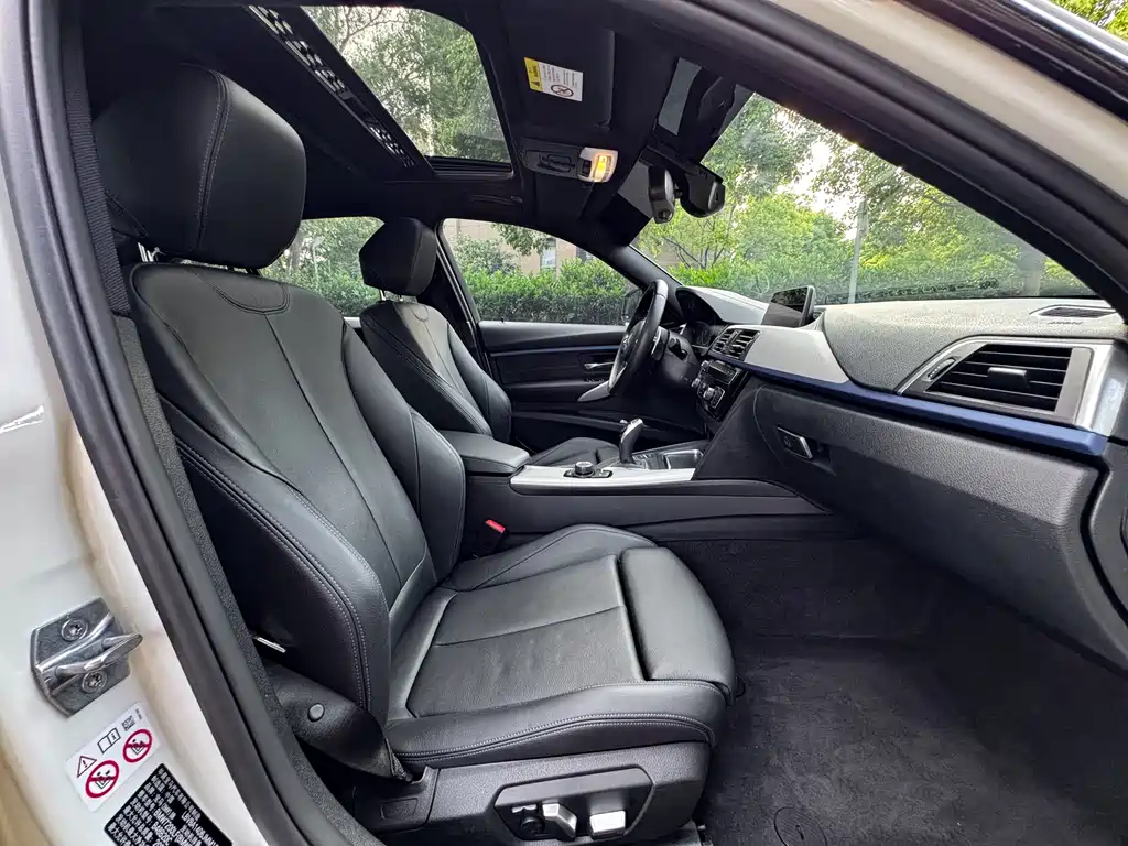 BMW 3 Series 2018 — фото 17